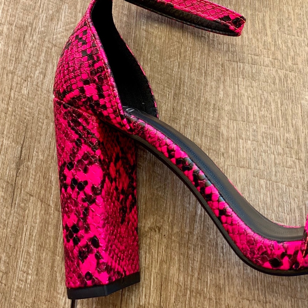 6 Delicious Neon Pink Animal Print Strappy Heels 6 - Picture 6 of 7